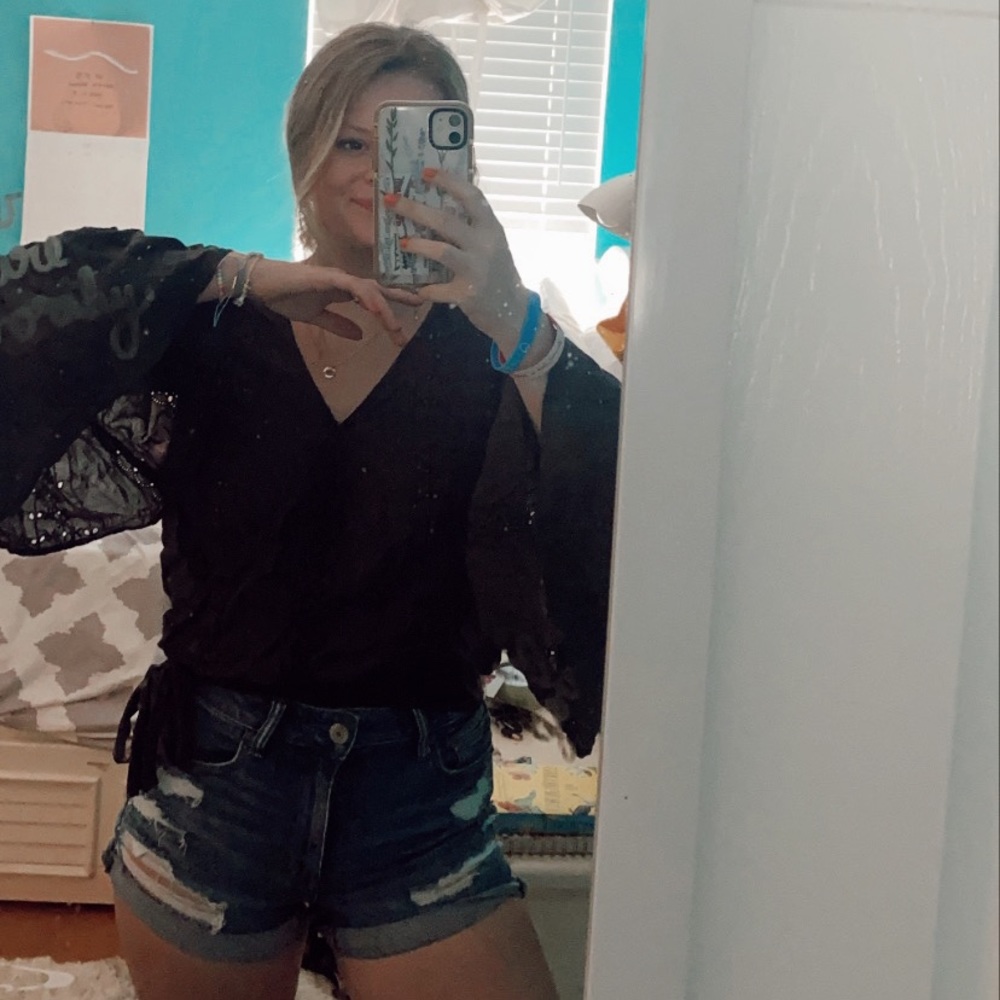 Flowy sleeved navy lace blouse!